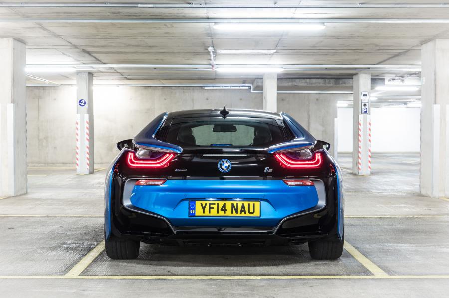  BMW i8 2014 года  (UK) (фото 10 из 69)